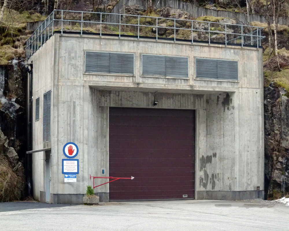 Portal building with access tunnel at Mauranger power plant.